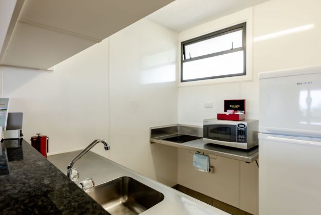 One Bedroom Apartment with Balcony | Parnell Hotel | Auckland